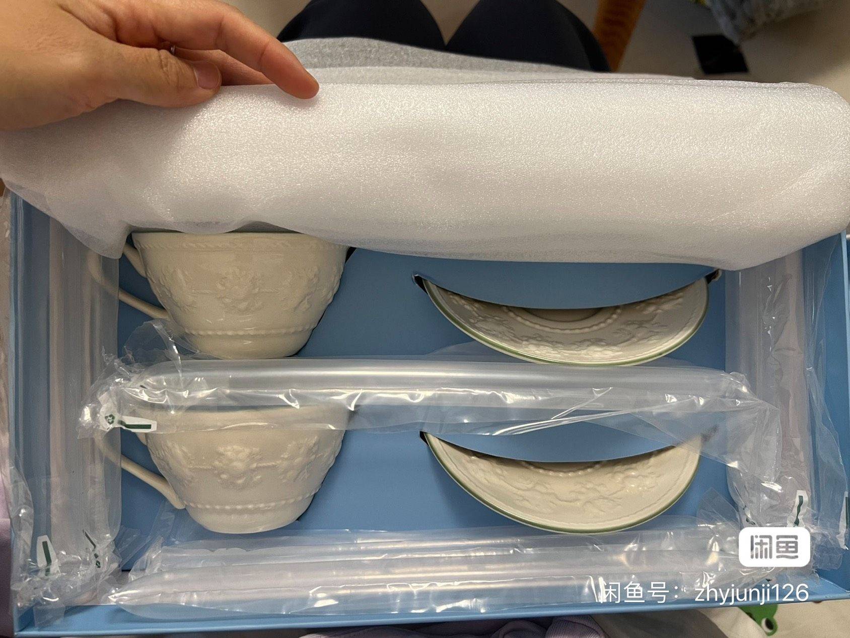 Wedgwood欢愉假日树莓2杯2碟 全新包邮_1