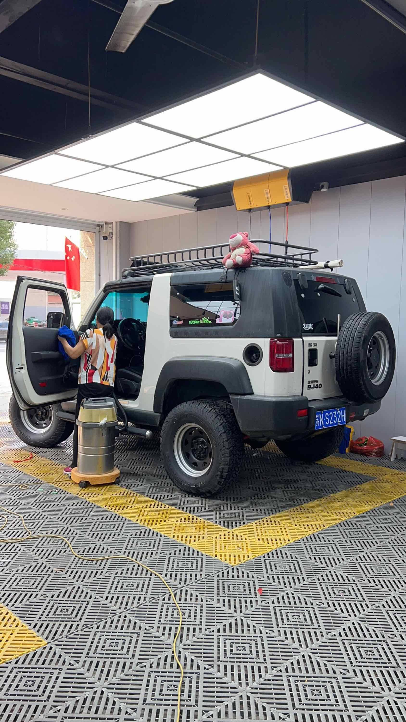 硬派越野车bj40！看看是你想要的吗