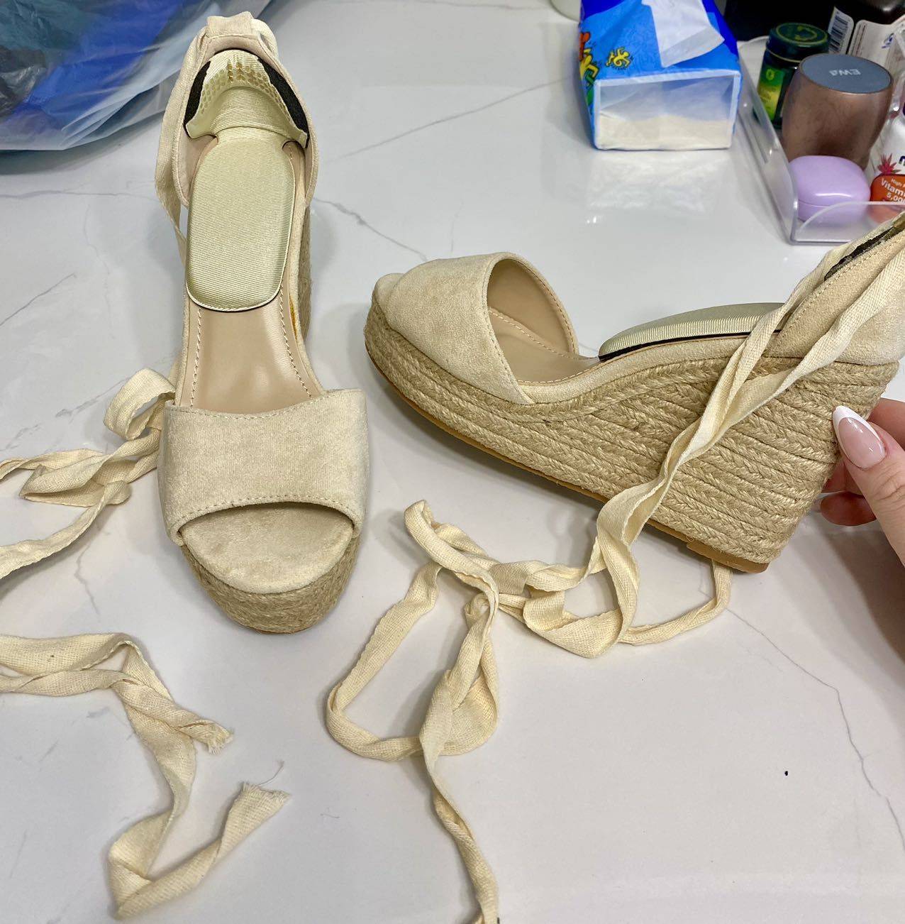 lace-up wedges never worn 从未穿过的系带坡跟鞋_0