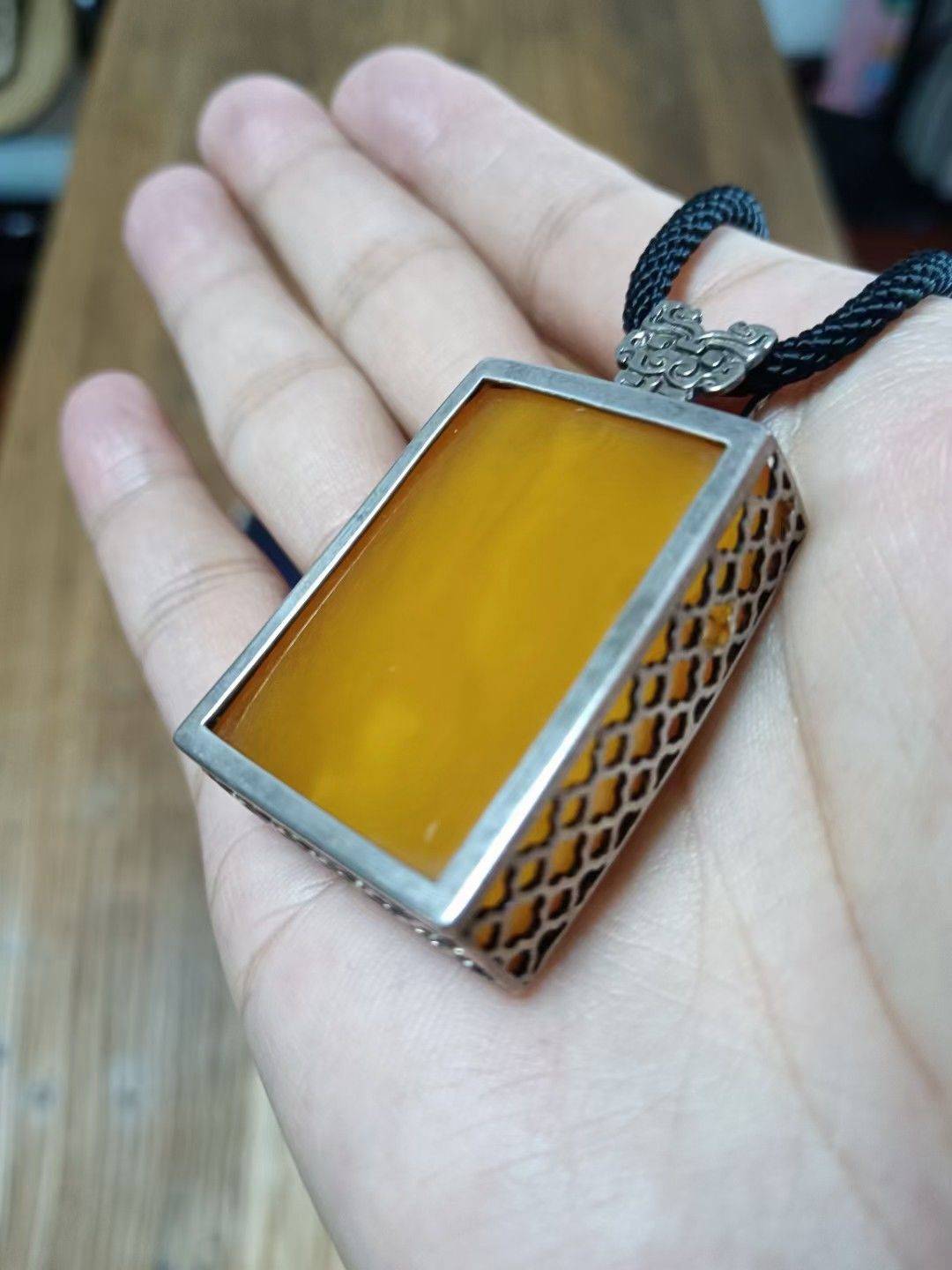 原矿蜜蜡925银精工镶嵌，蜜蜡色红，做工古扑 _1