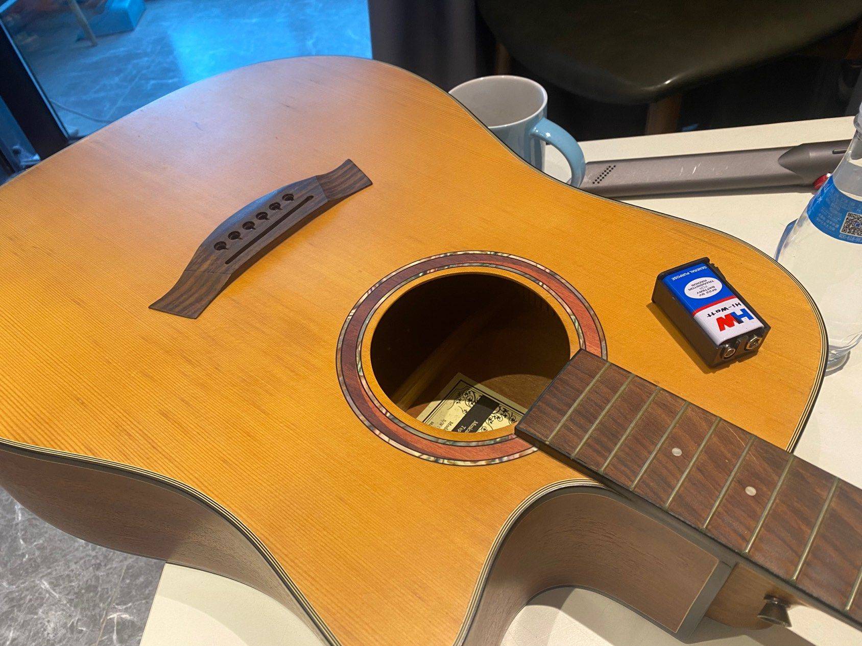 dead guitar