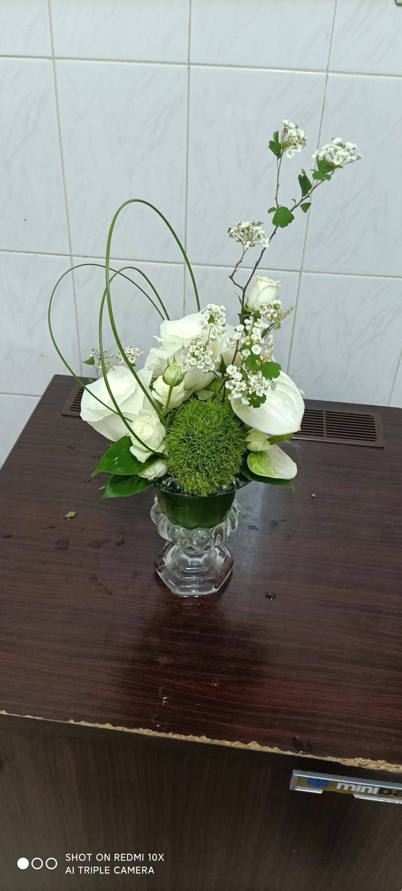 会插花，在北京可接会议、婚庆、也可以上门