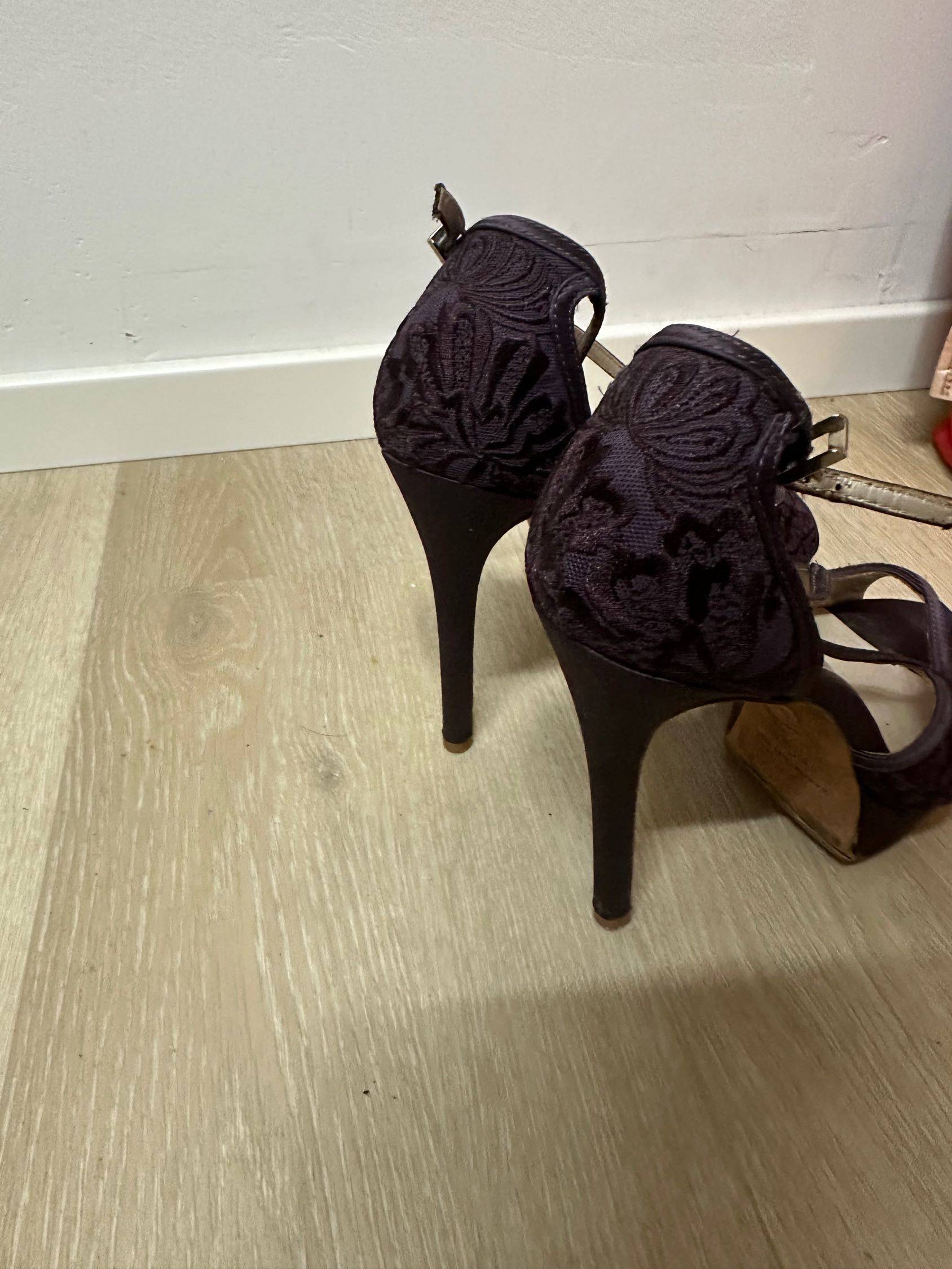 Karen Millen 米伦凯莲，英文_1