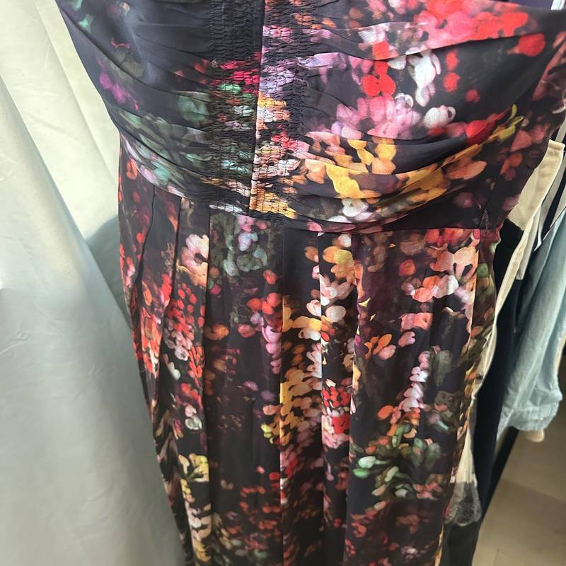 Karen Millen米勒凯莲是一个英