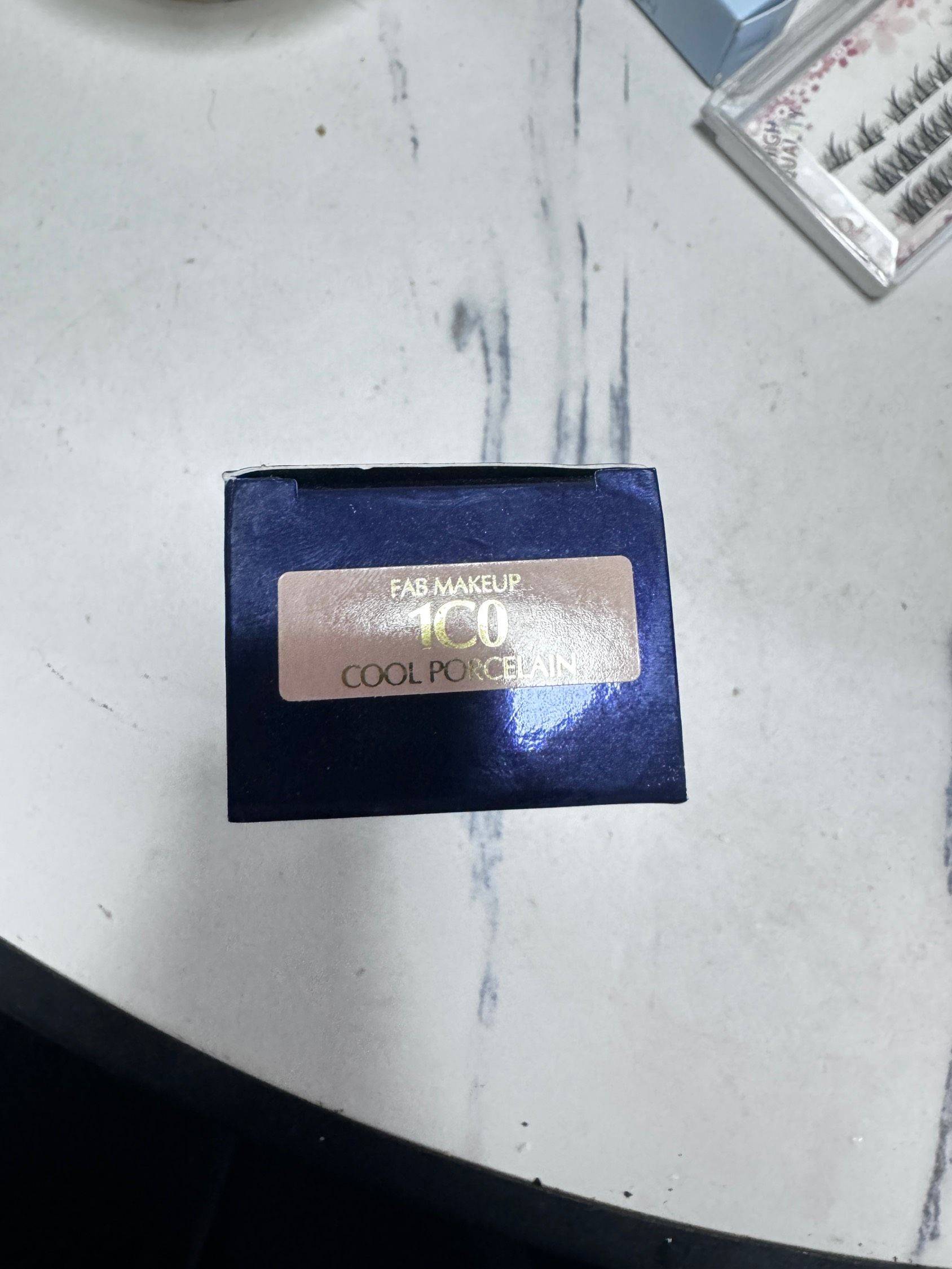 这是我去年六七月份买的雅诗兰黛清水粉底，
