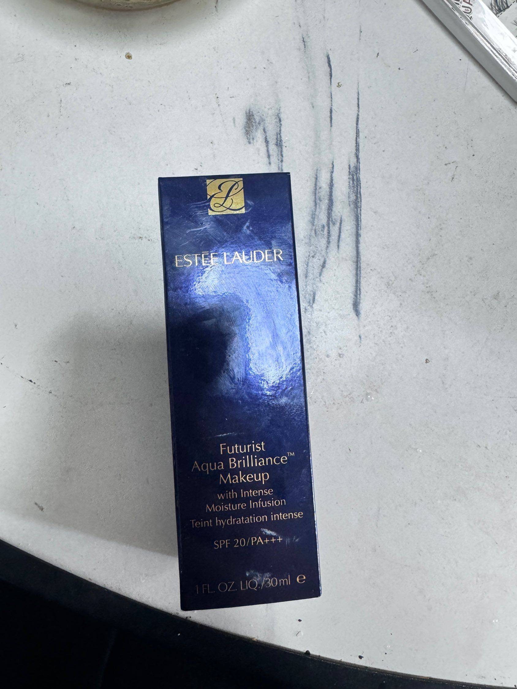 这是我去年六七月份买的雅诗兰黛清水粉底，