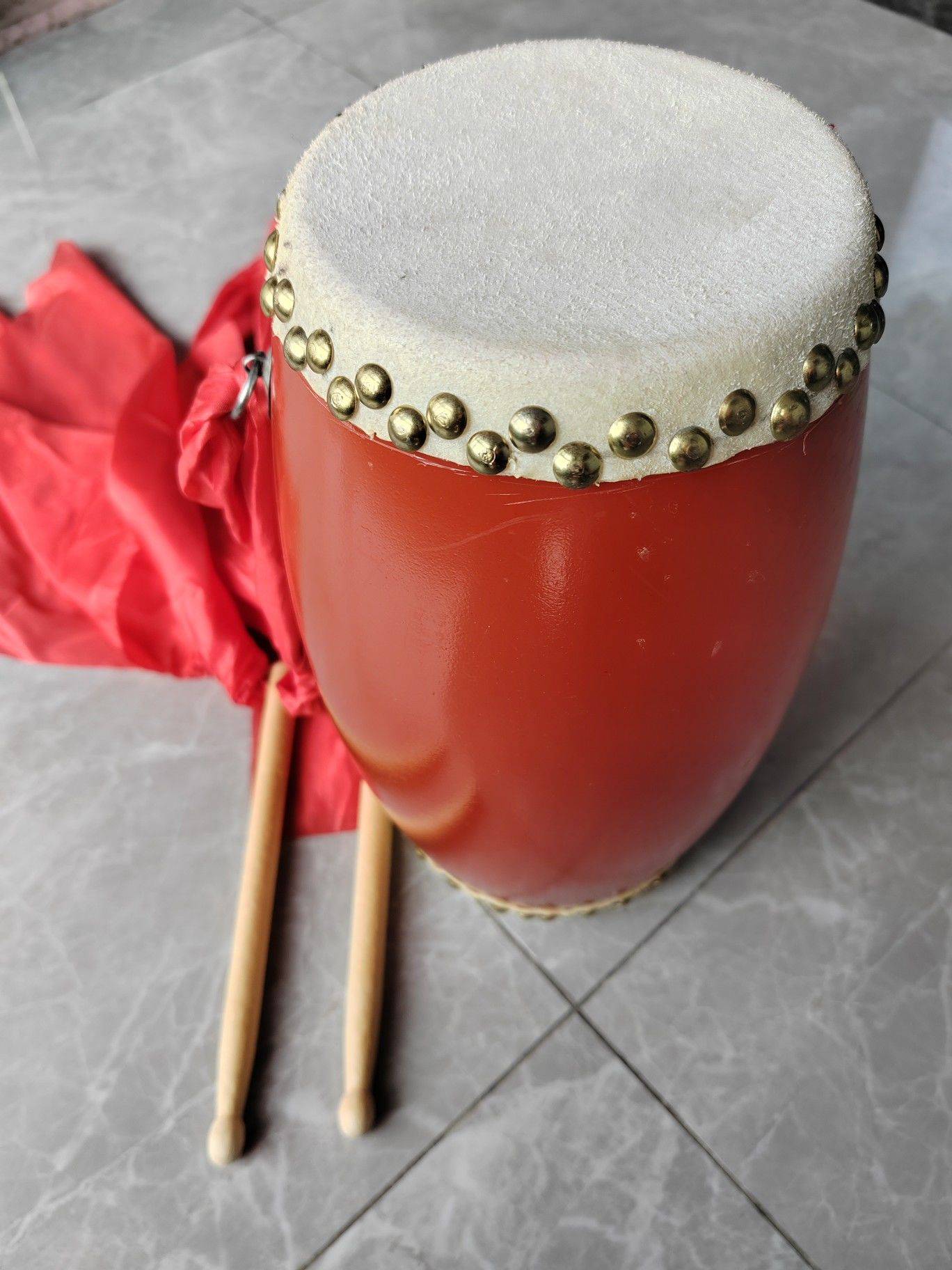 二手腰鼓，买回来用了几次，轻微使用痕迹。