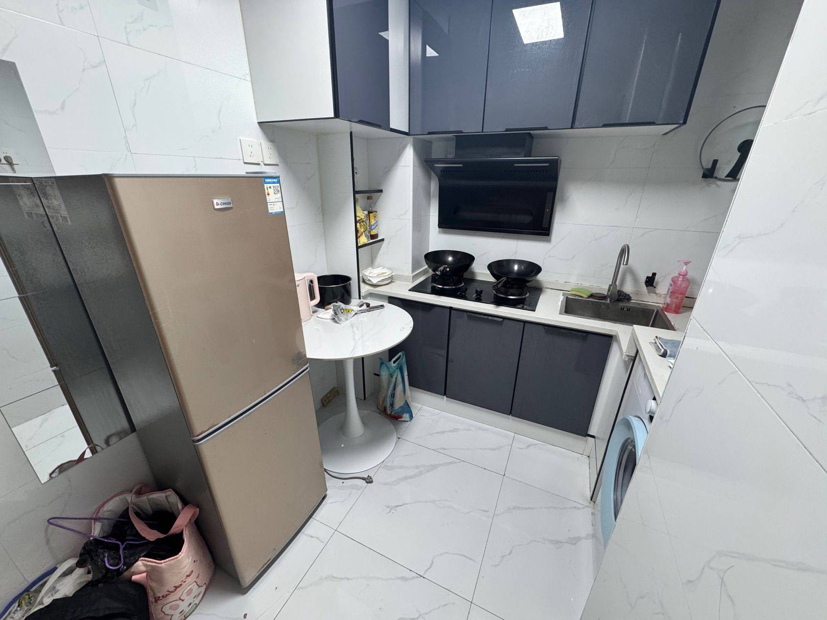 双内胆电饭煲，炒锅，电火锅，烧水壶，碗筷