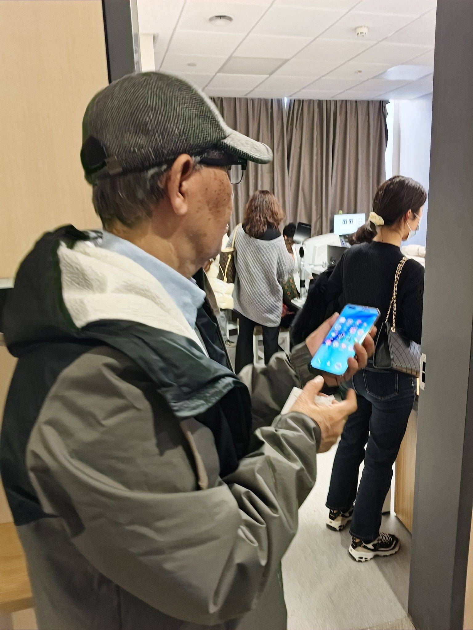 本人在幼儿园和社区助老中心服务过，现从事_2
