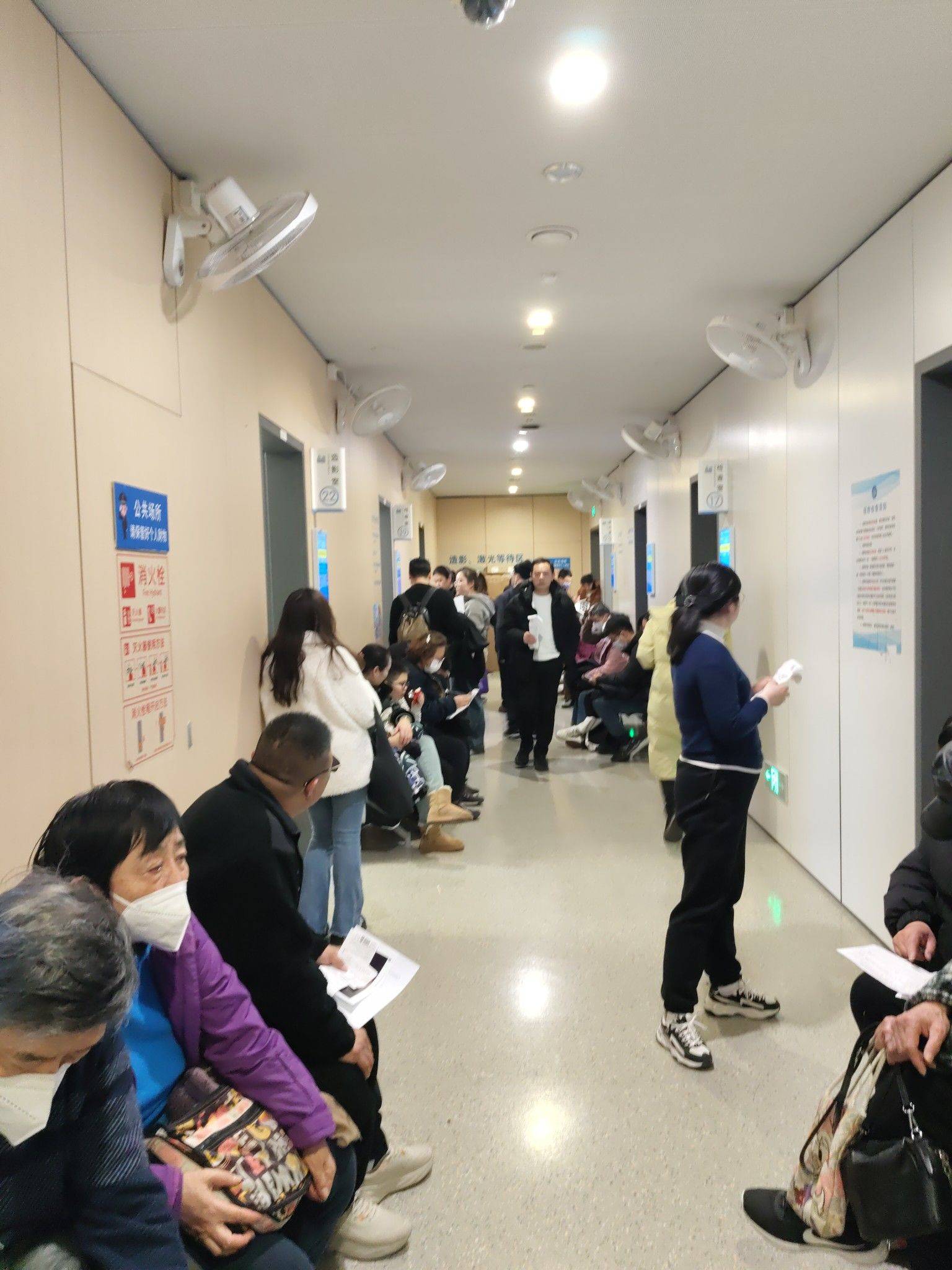 本人在幼儿园和社区助老中心服务过，现从事_3
