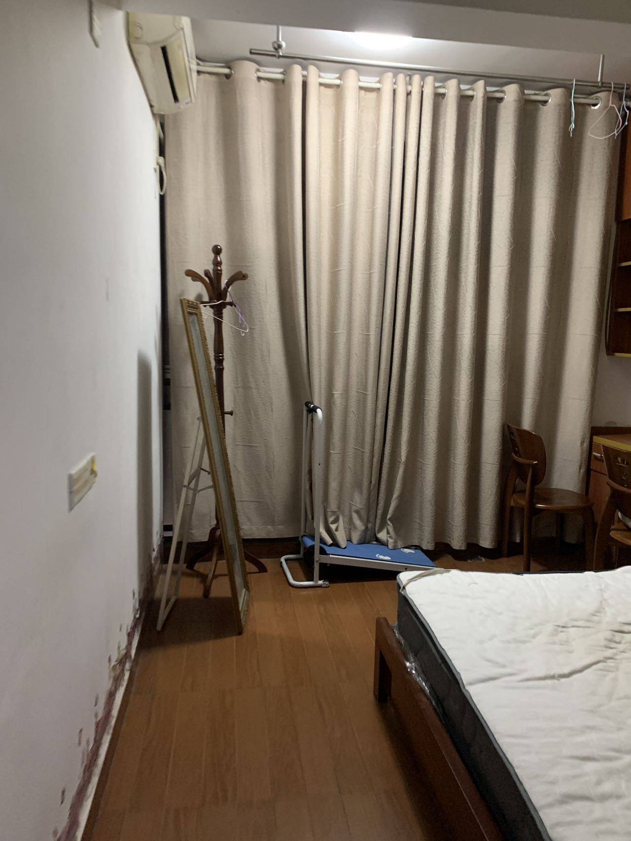 重庆南岸区南坪康德国会山2室一厅出租，离