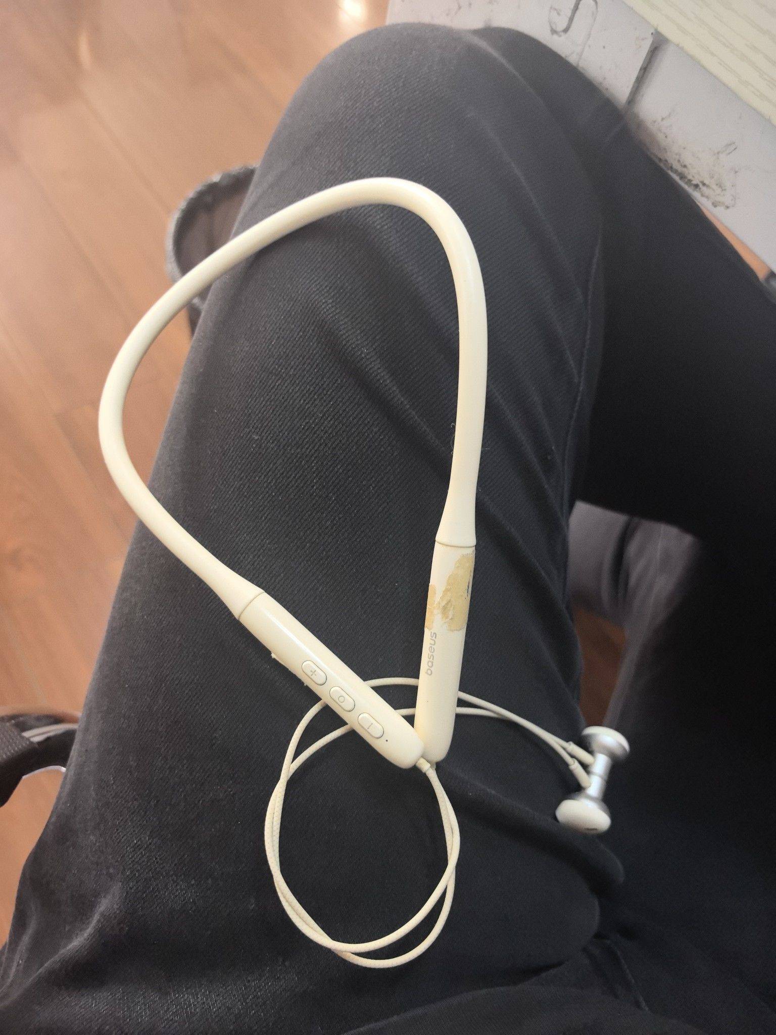 出售倍思耳机🎧，想换个无线的，音质好，