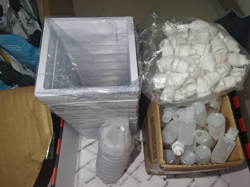 可小刀,夏天到了,又是摆摊画石膏娃娃的季