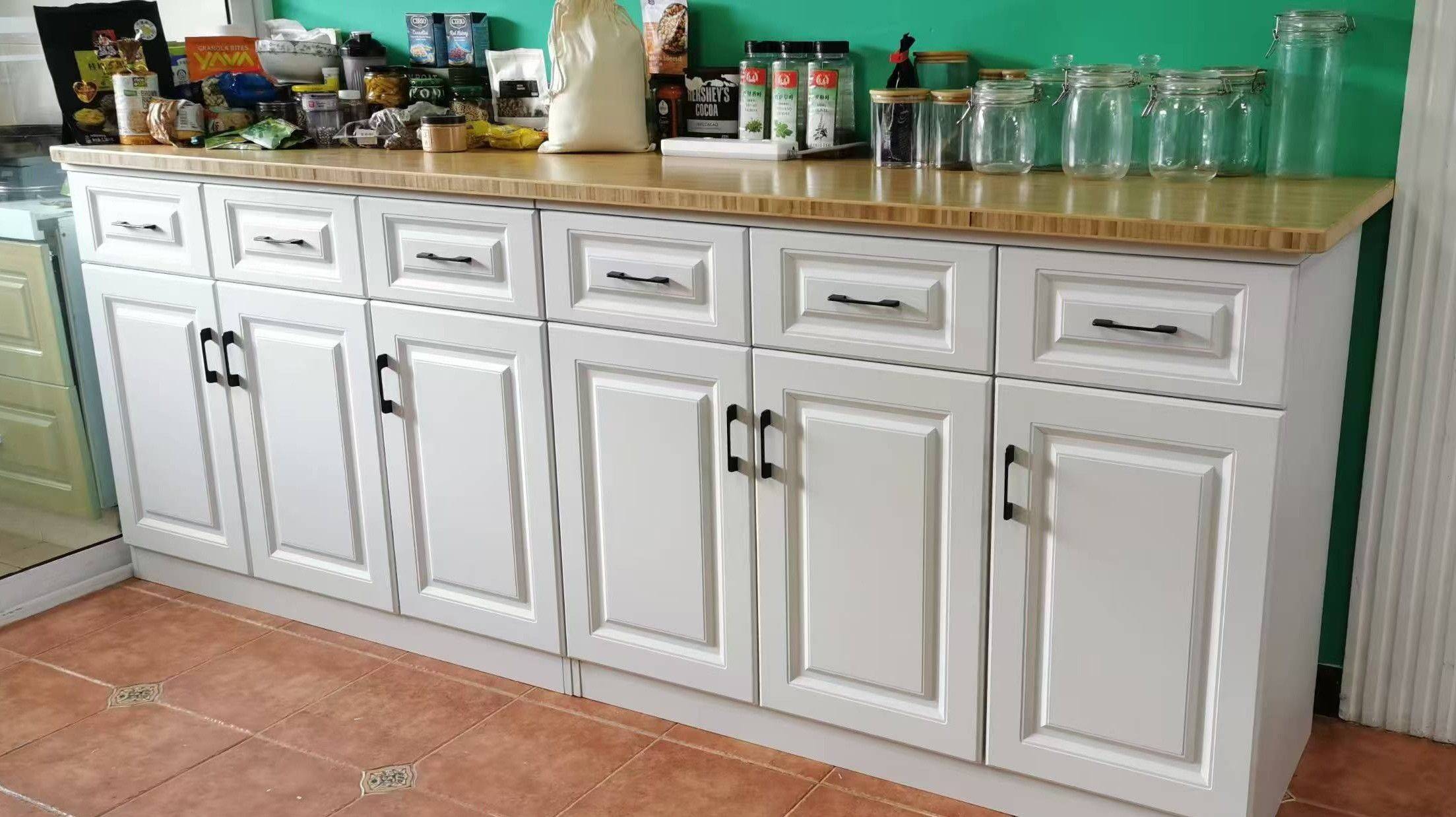 Kitchen cabinet with