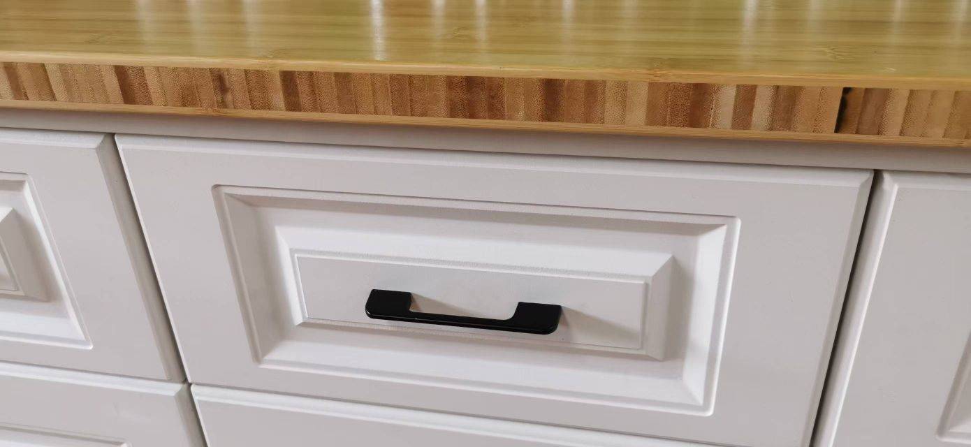Kitchen cabinet with